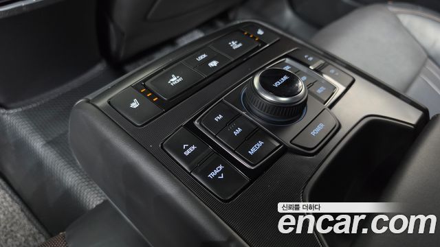 Genesis G80 2018 — photo 20