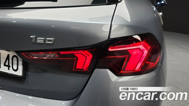 BMW 1-Series 2026 — photo 9