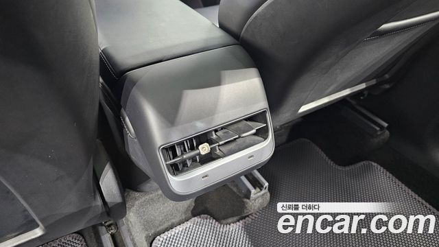 Tesla Model Y 2021 — photo 32