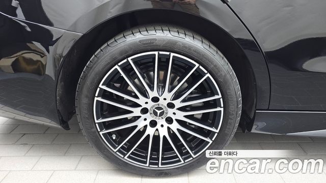 Mercedes-Benz C-Class 2024 — photo 5