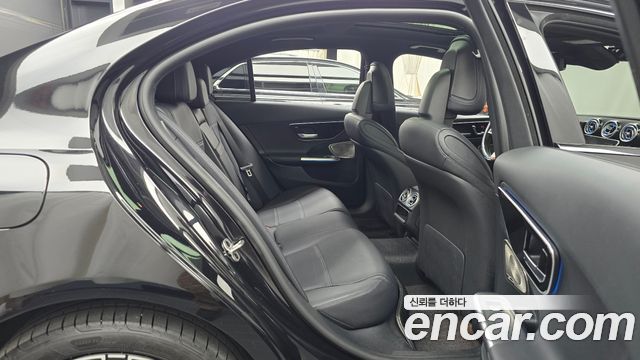 Mercedes-Benz C-Class 2024 — photo 17