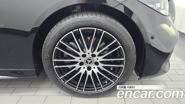 Mercedes-Benz C-Class 2024 — photo 7
