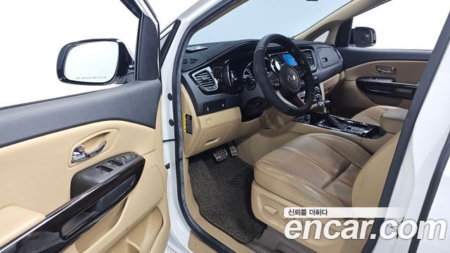 Kia Canival 2019 — photo 17