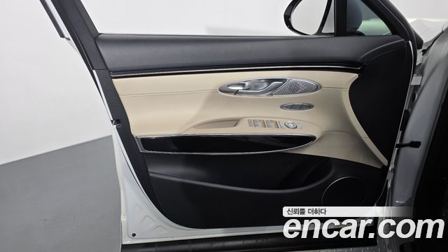 Genesis GV70 2022 — photo 14