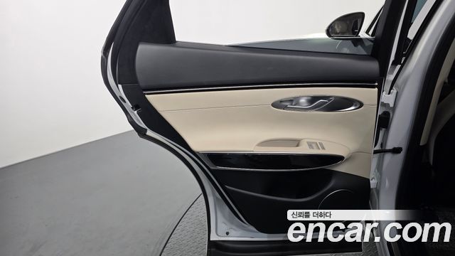 Genesis GV70 2022 — photo 15