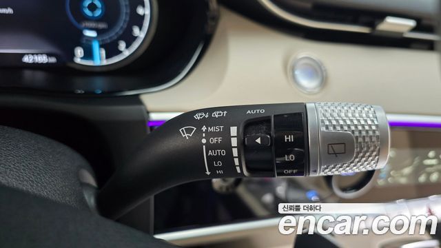 Genesis GV70 2022 — photo 28