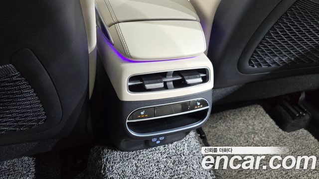 Genesis GV70 2022 — photo 30