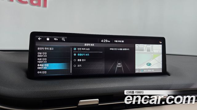 Genesis GV70 2022 — photo 35