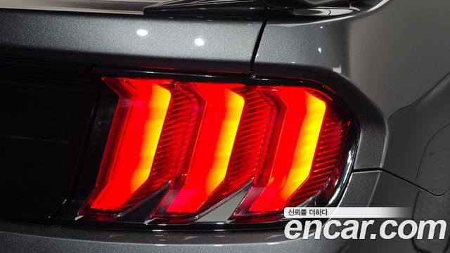 Ford Mustang 2019 — photo 9