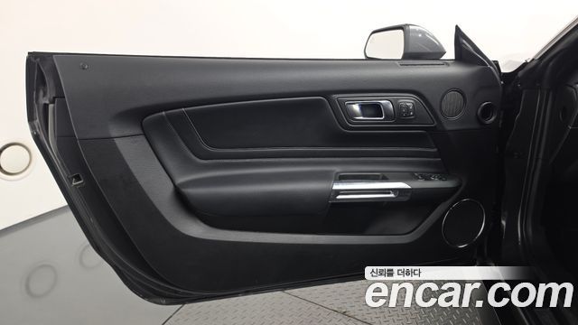 Ford Mustang 2019 — photo 15