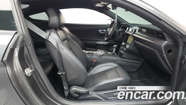 Ford Mustang 2019 — photo 16