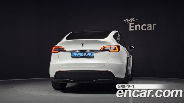 Tesla Model Y 2023 — photo 4