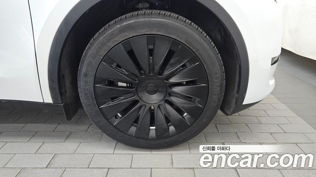 Tesla Model Y 2023 — photo 7