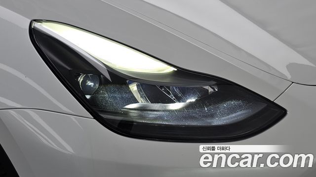 Tesla Model Y 2023 — photo 8