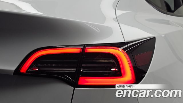 Tesla Model Y 2023 — photo 9