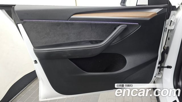 Tesla Model Y 2023 — photo 14