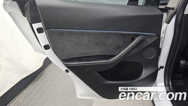 Tesla Model Y 2023 — photo 15