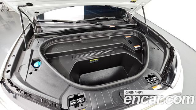 Audi Q6 e-tron 2025 — photo 6