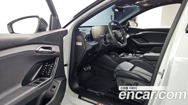 Audi Q6 e-tron 2025 — photo 13