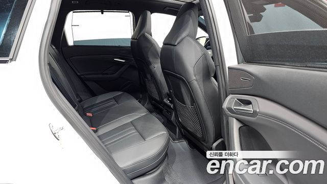 Audi Q6 e-tron 2025 — photo 18