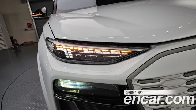Audi Q6 e-tron 2025 — photo 8