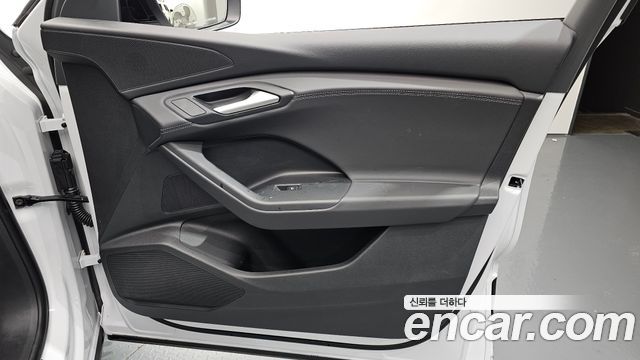 Audi Q6 e-tron 2025 — photo 14