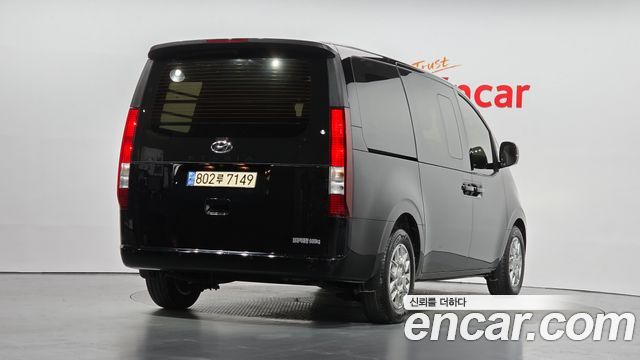 Hyundai Staria 2023 — photo 2