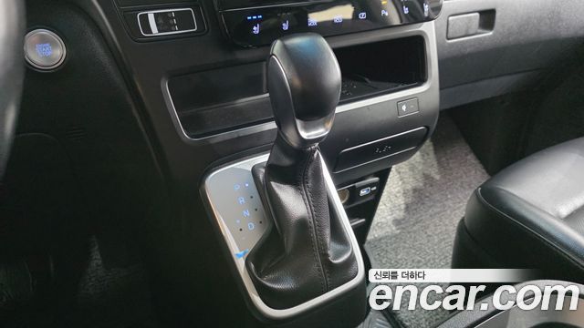 Hyundai Staria 2023 — photo 12