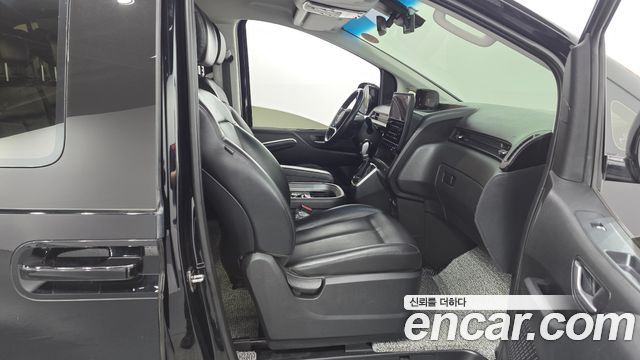 Hyundai Staria 2023 — photo 16