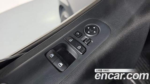 Hyundai Staria 2024 — photo 28