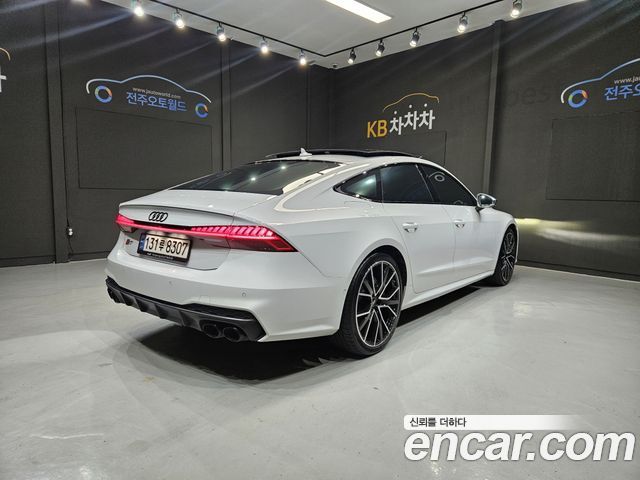 Audi S7 2022 — photo 2