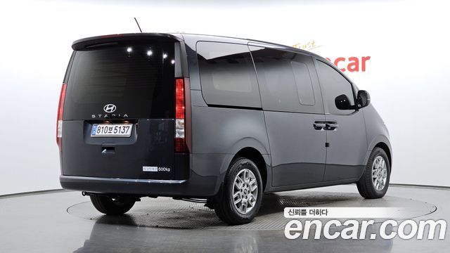 Hyundai Staria 2025 — photo 2