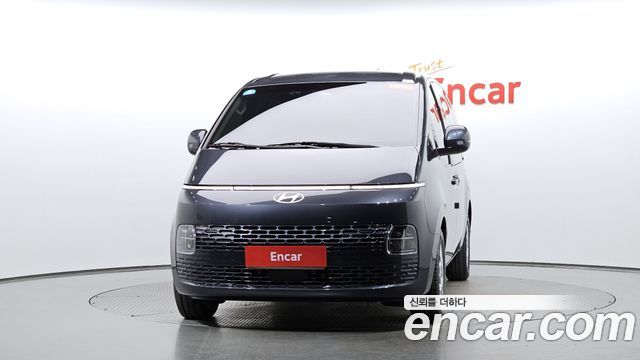 Hyundai Staria 2025 — photo 3