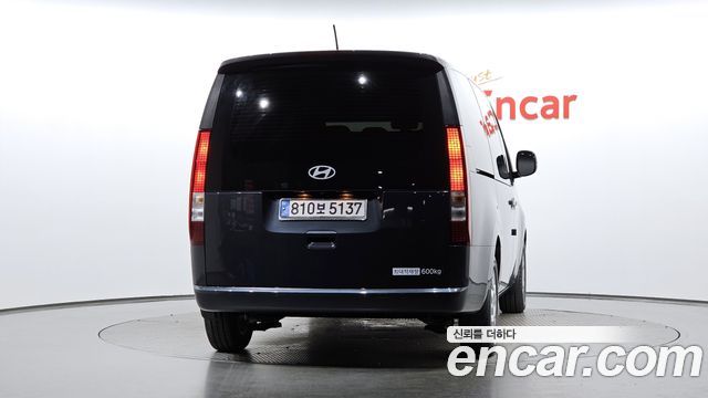 Hyundai Staria 2025 — photo 4