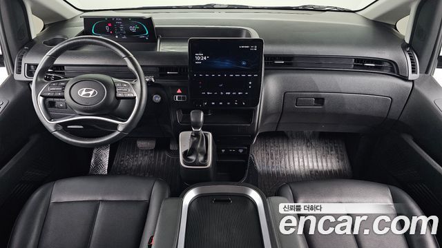 Hyundai Staria 2025 — photo 10