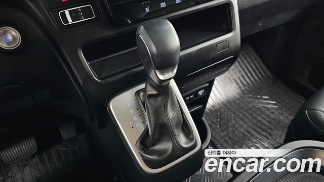 Hyundai Staria 2025 — photo 12