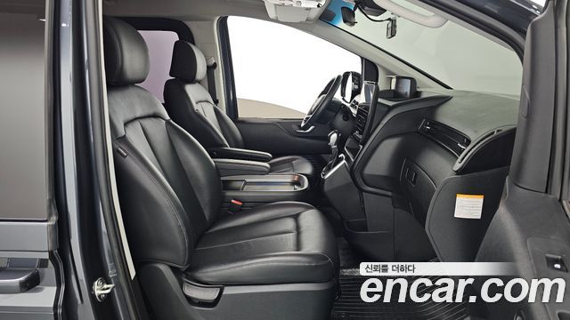 Hyundai Staria 2025 — photo 17