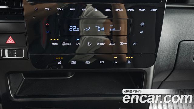 Hyundai Staria 2025 — photo 23