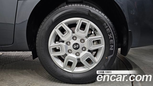 Hyundai Staria 2025 — photo 7