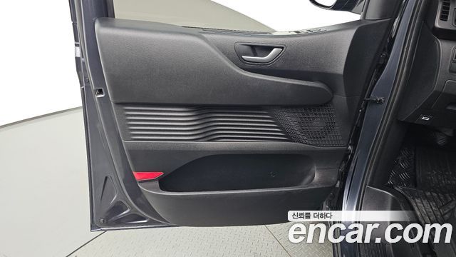 Hyundai Staria 2025 — photo 14