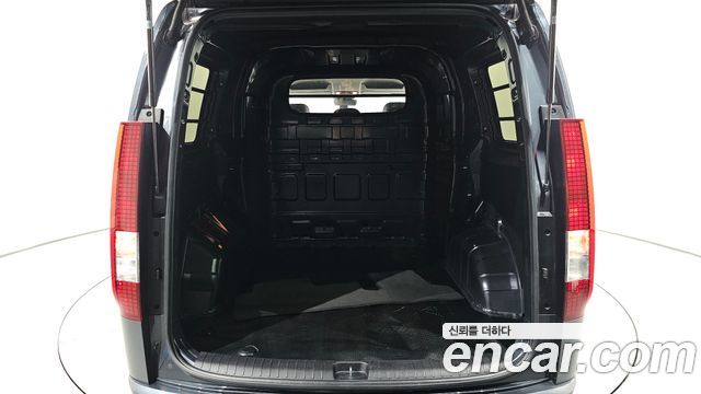 Hyundai Staria 2025 — photo 30