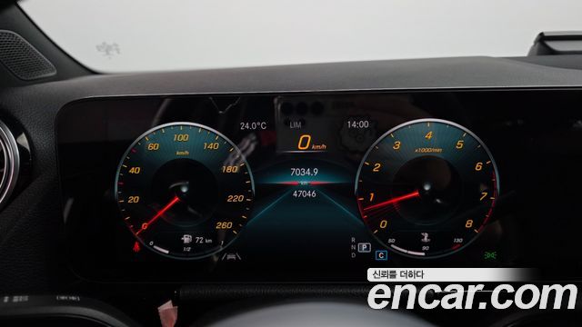 Mercedes-Benz GLA-Class 2021 — photo 11