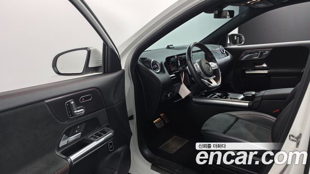 Mercedes-Benz GLA-Class 2021 — photo 13