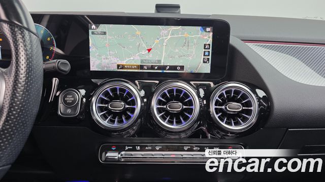 Mercedes-Benz GLA-Class 2021 — photo 22