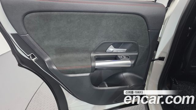 Mercedes-Benz GLA-Class 2021 — photo 14