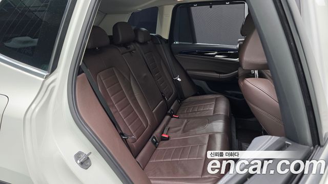 BMW X3 2018 — photo 17