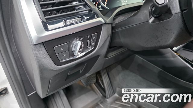 BMW X3 2018 — photo 24