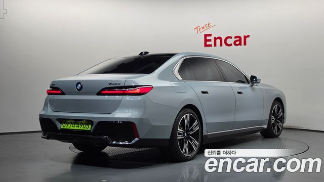 BMW 7-Series 2024 — photo 2
