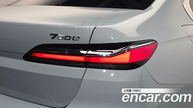 BMW 7-Series 2024 — photo 9