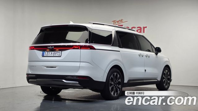 Kia Canival 2023 — photo 2